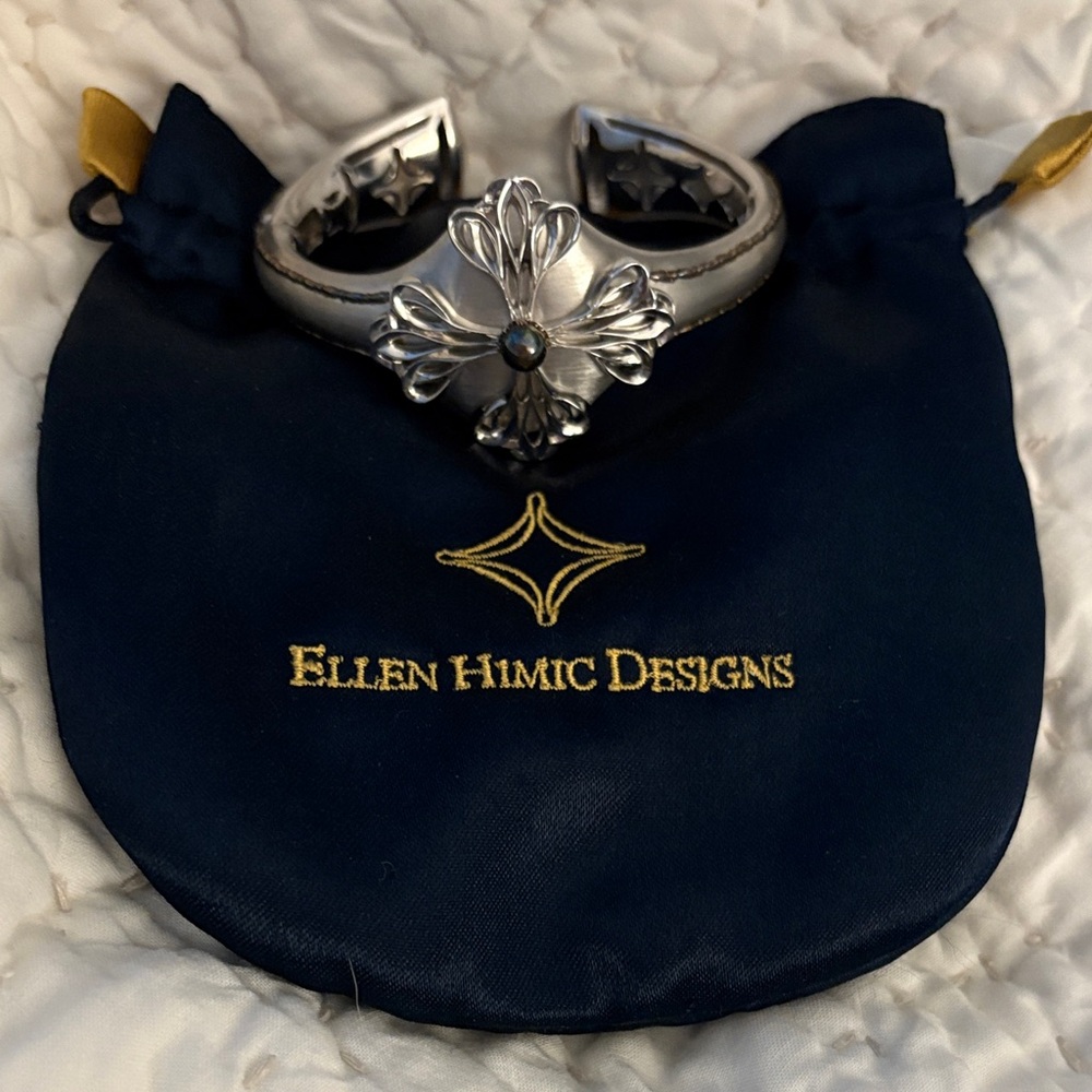 Sterling silver Ellen Himic 7.5 “ cuff with hinge side.